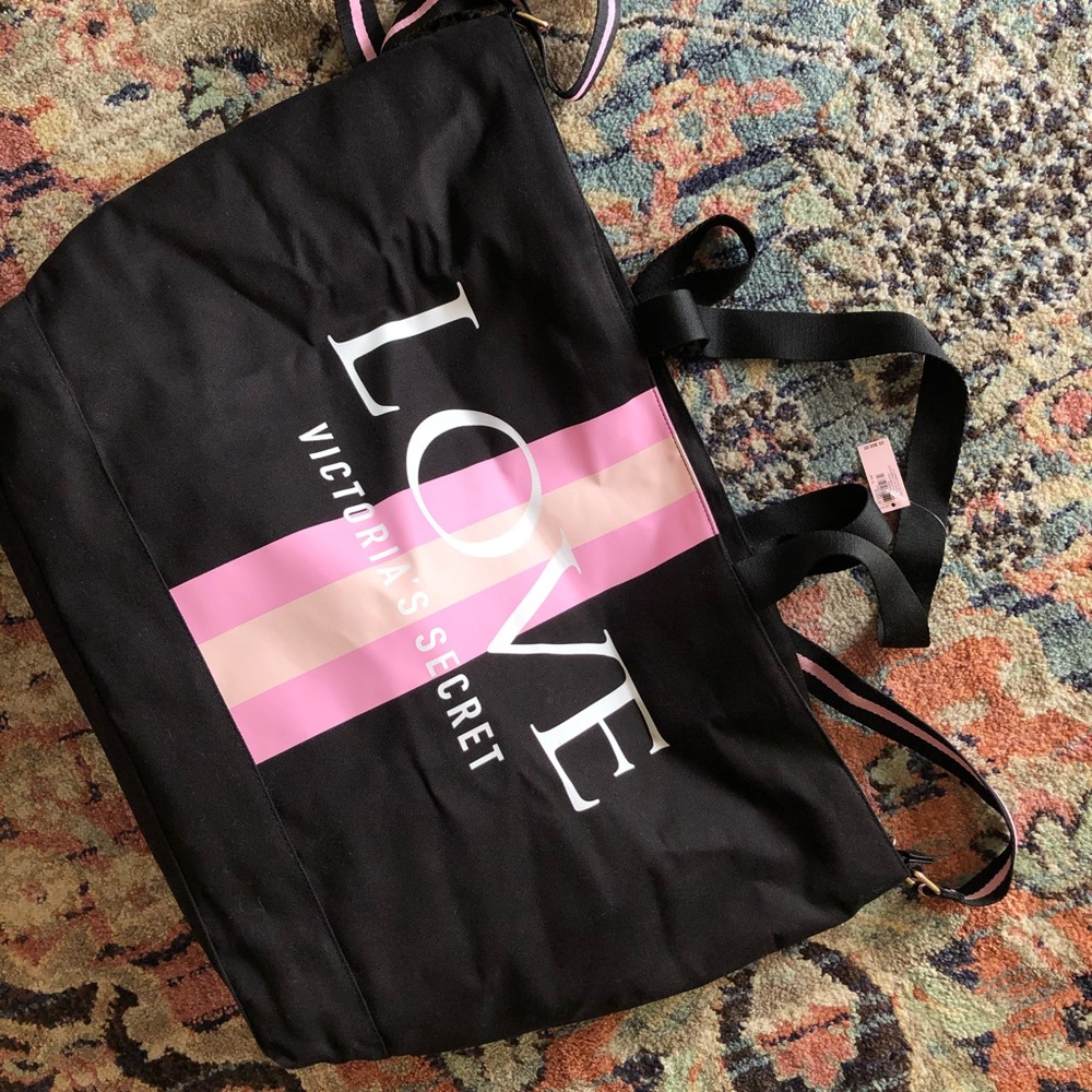 Large duffle bag & matching fleece blanket